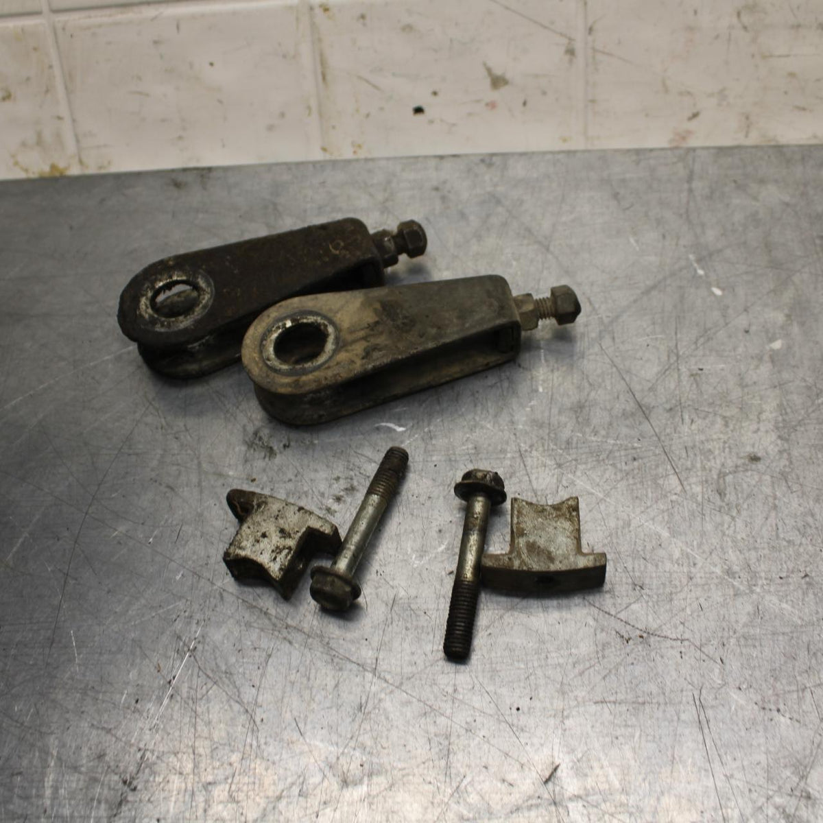 75 SUZUKI GT 550 SWINGARM CHAIN TENSIONER ADJUSTMENT BRACKETS  BB72