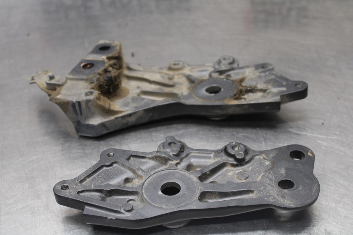 22-25 YAMAHA YZF R7 LEFT RIGHT REARSET REAR SET DRIVER PEG BRACKETS MOUNTS BB940