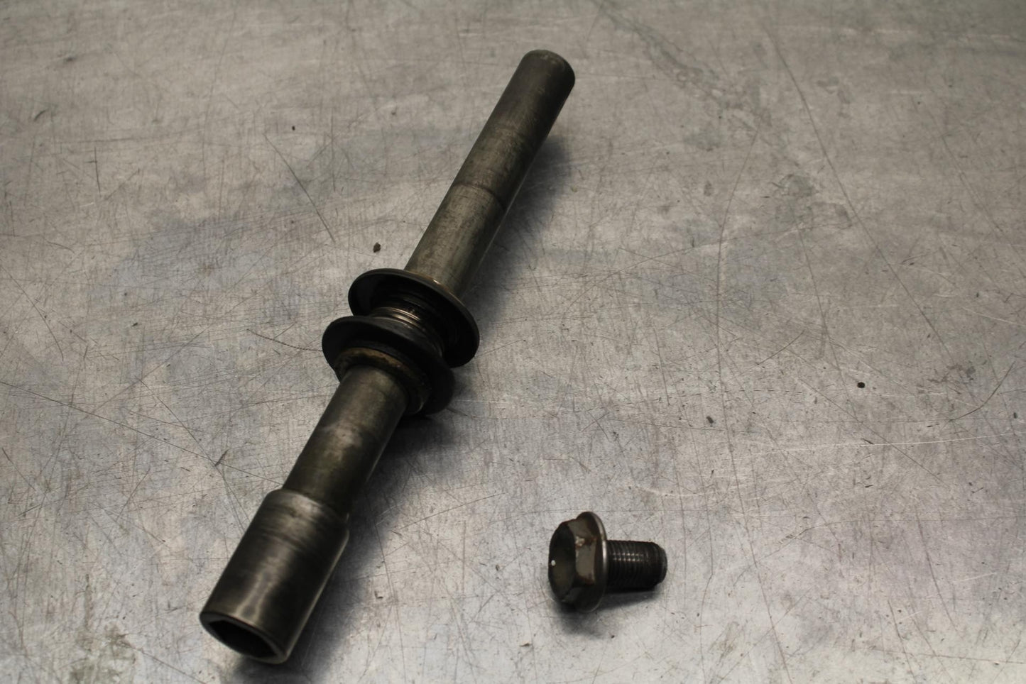 05 YAMAHA YZF R6S FRONT WHEEL RIM AXLE PIVOT BOLT BB600