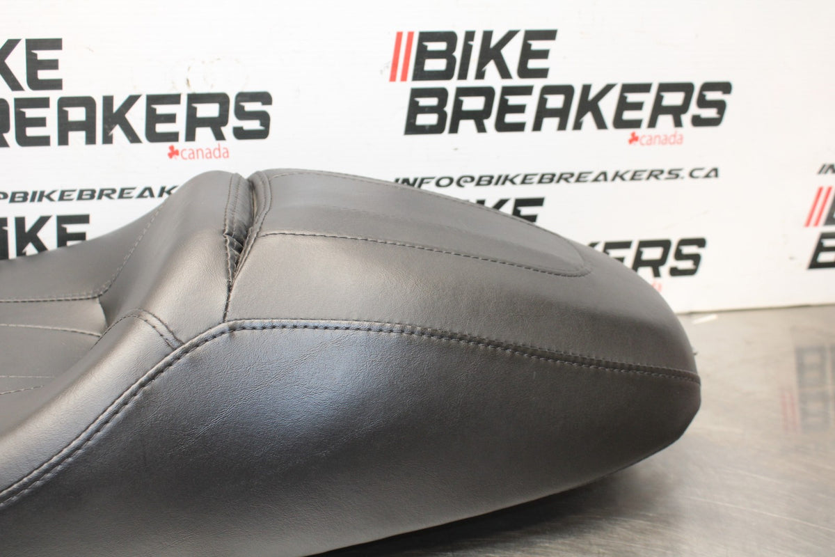 22 HARLEY-DAVIDSON SOFTAIL FRONT REAR SEAT SADDLE  BB859