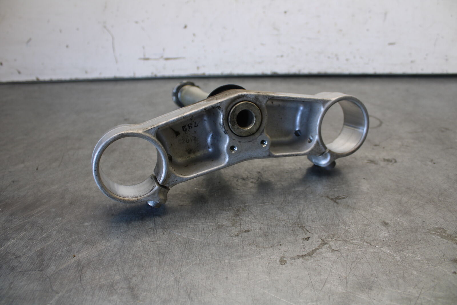 07-08 YAMAHA YZF R1 FRONT FORKS CLAMP LOWER TRIPLE TREE STEM BB675