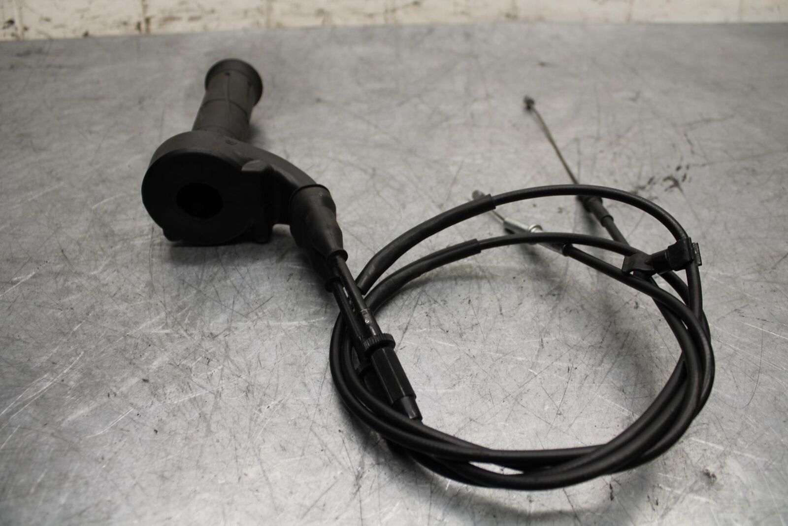 2009 Kawasaki Ninja ZX6R ZX600R THROTTLE CABLE LINE HOUSING GUIDE BB548