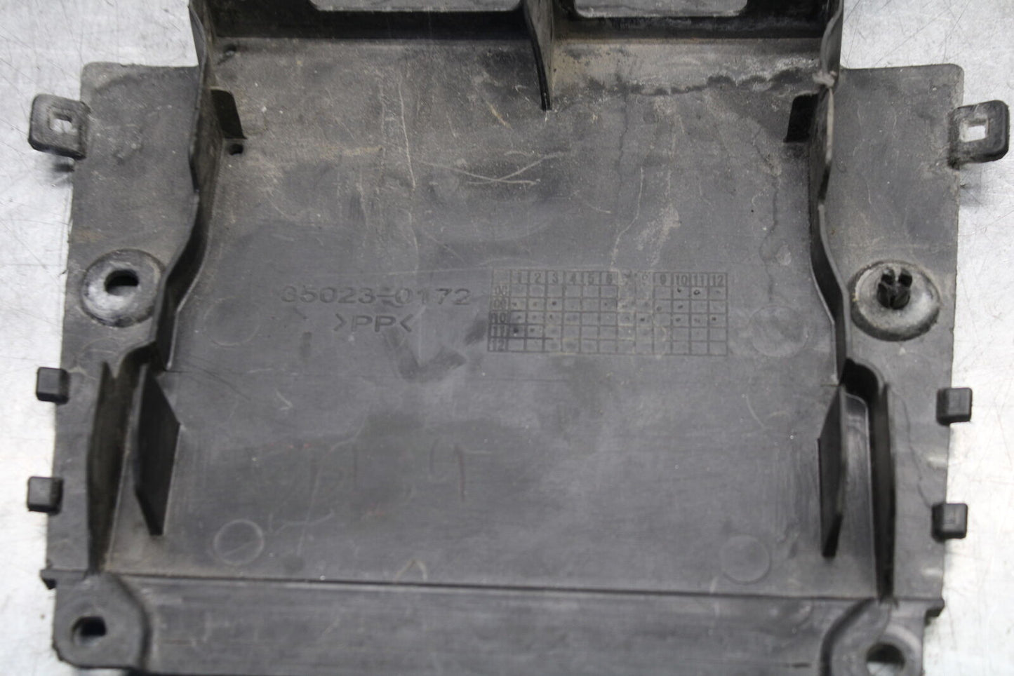 09-12 KAWASAKI NINJA ZX6R ZX600R REAR UNDERTAIL BATTERY TRAY PLASTIC BB656