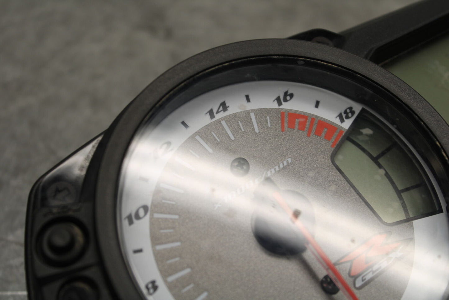 08-10 SUZUKI GSXR 600 SPEEDO TACH GAUGES CLUSTER SPEEDOMETER TACHOMETER   BB721