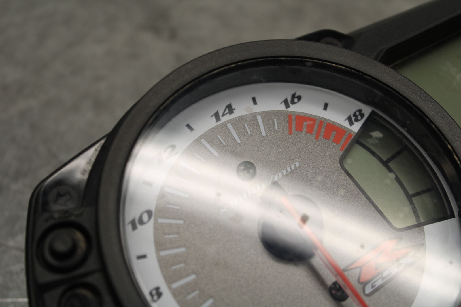 08-10 SUZUKI GSXR 600 SPEEDO TACH GAUGES CLUSTER SPEEDOMETER TACHOMETER   BB721