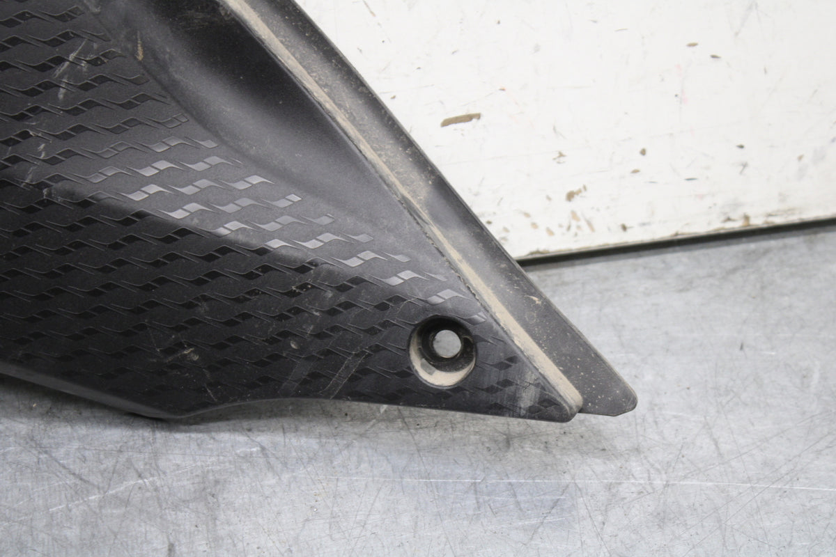 19-24 YAMAHA R3 LEFT FRONT SIDE SEAT SADDLE PANEL TRIM COWL FAIRING BB736