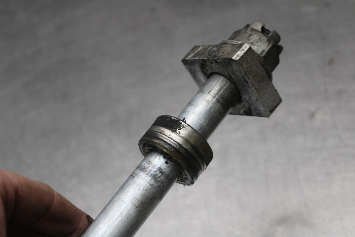12 KAWASAKI NINJA 650 EX650E REAR AXLE BACK WHEEL RIM PIVOT BOLT AXEL BB926