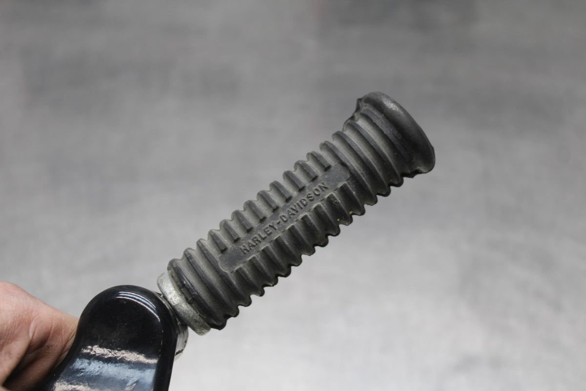 07 HARLEY-DAVIDSON SPORTSTER 1200 XL1200C REAR PASSENGER FOOT STEP PEG SET BB833