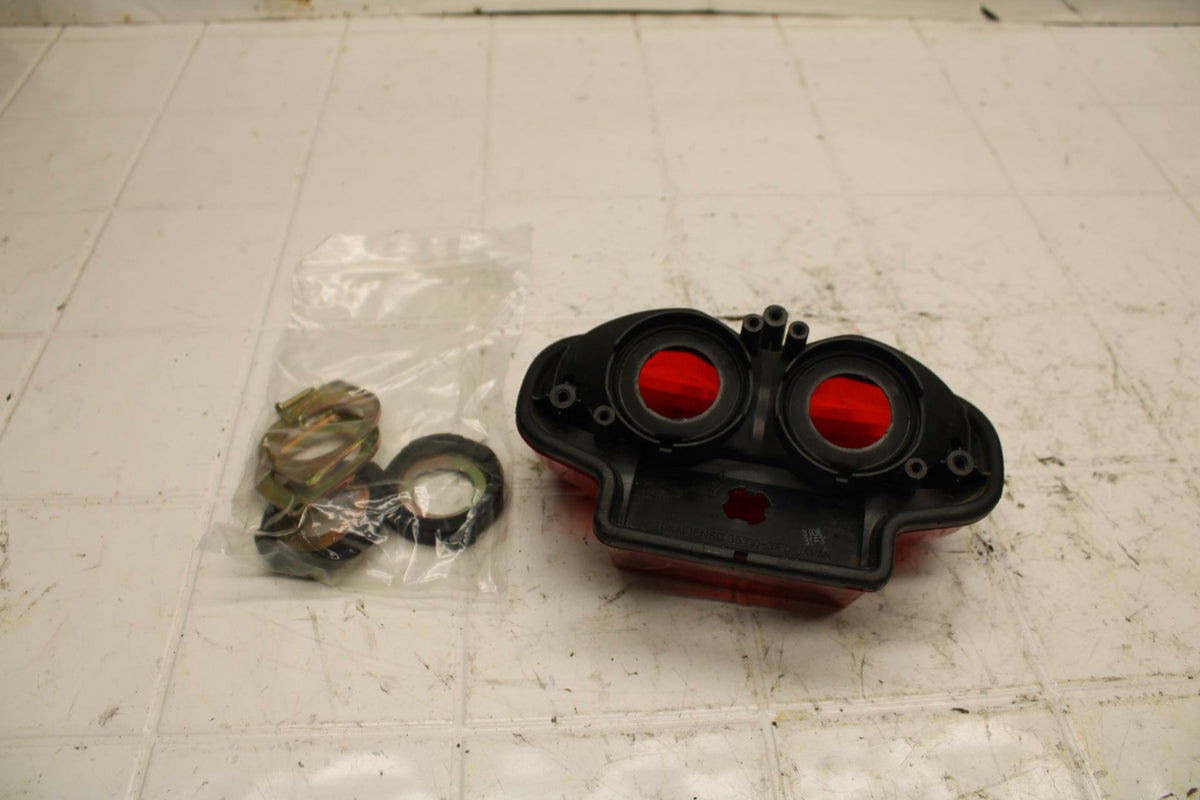 06-07 SUZUKI BANDIT 1200S ABS REAR TAIL TAILLIGHT BACK BRAKE LIGHT BB21