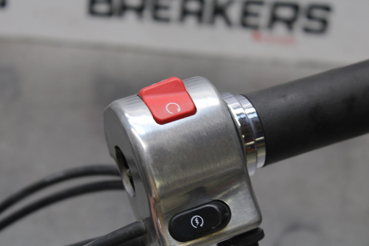 08 YAMAHA V STAR 1100 XVS1100AW CLASSIC RIGHT HANDLE KILL OFF START SWITCH BB916