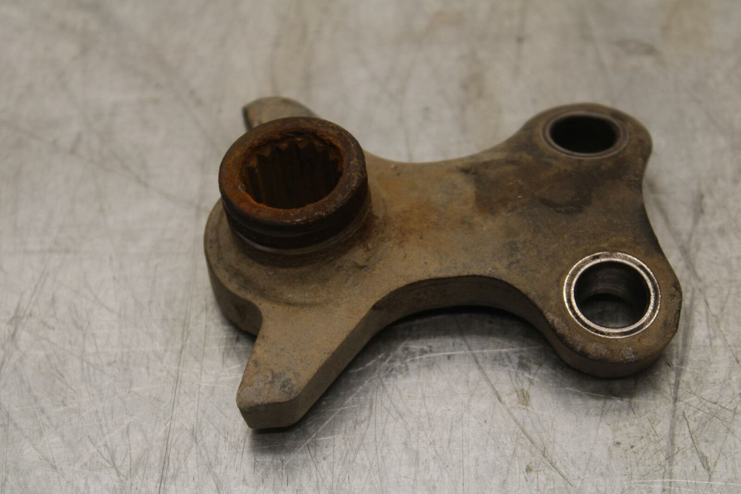 06-20 YAMAHA RAPTOR 700 YFM700R STEERING COLUMN TIE ROD MOUNT BRACKET BB414