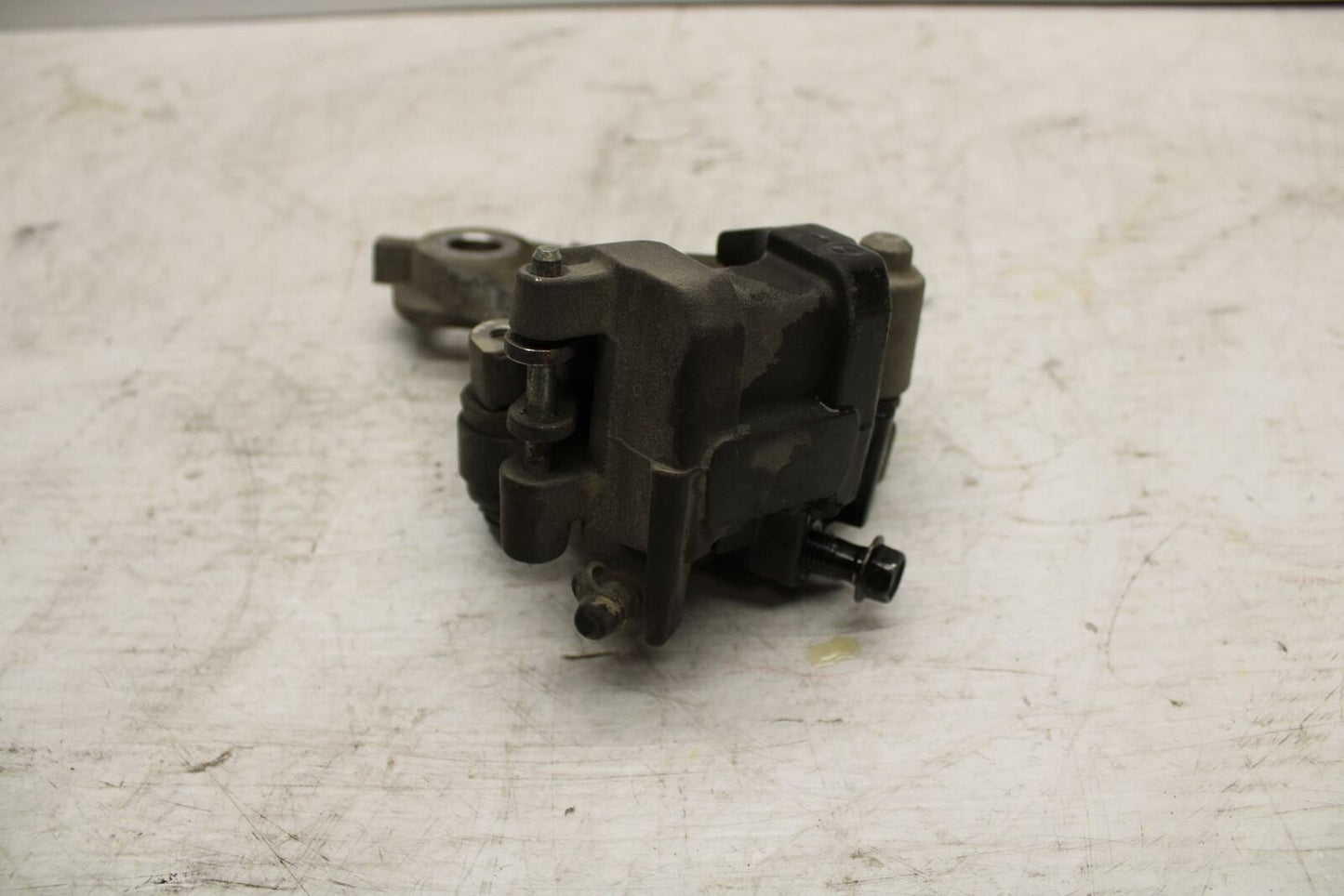 09 YAMAHA FZ6 REAR BACK BRAKE CALIPER W MOUNT BRACKET BB295
