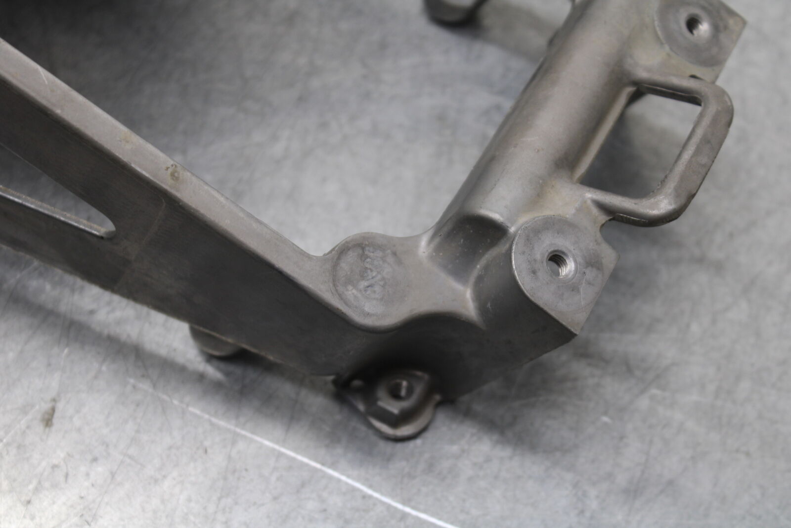 06-07 SUZUKI GSXR750 REAR SUBFRAME SUB FRAME 41211-01H00-YAP 41231-41G10 BB670