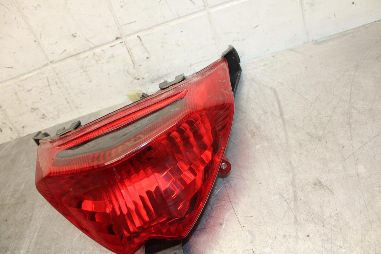 2016 Suzuki Bandit  GSF1250SA ABS REAR TAIL TAILLIGHT BACK BRAKE LIGHT BB509