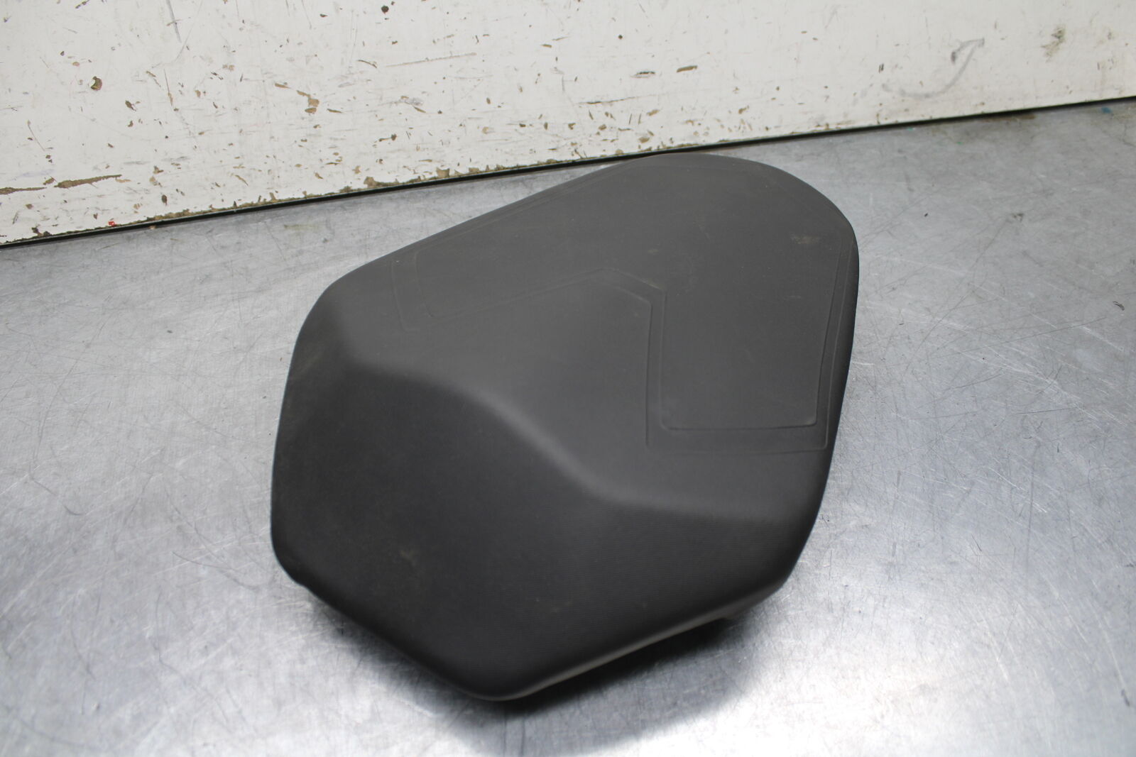 17-24 KTM 390 DUKE REAR BACK PASSENGER TANDEM SEAT PAD SADDLE PILLION BB734