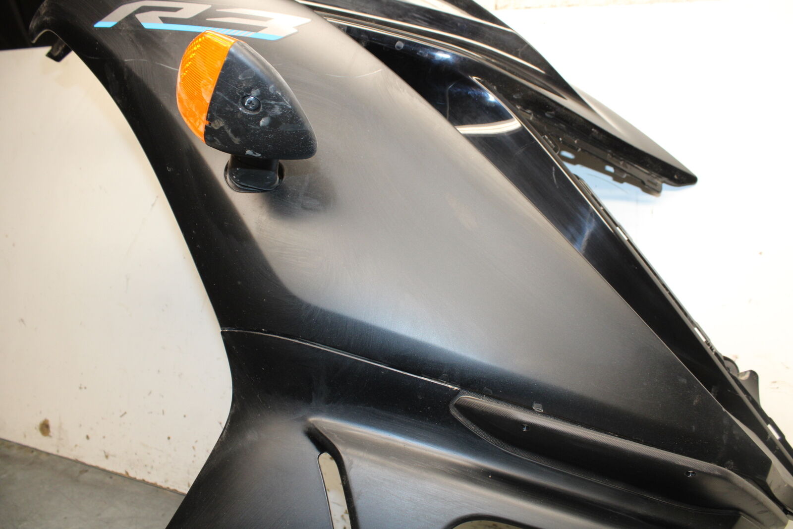 19-24 YAMAHA R3 LEFT LOWER MID UPPER SIDE FAIRING COWL BB736
