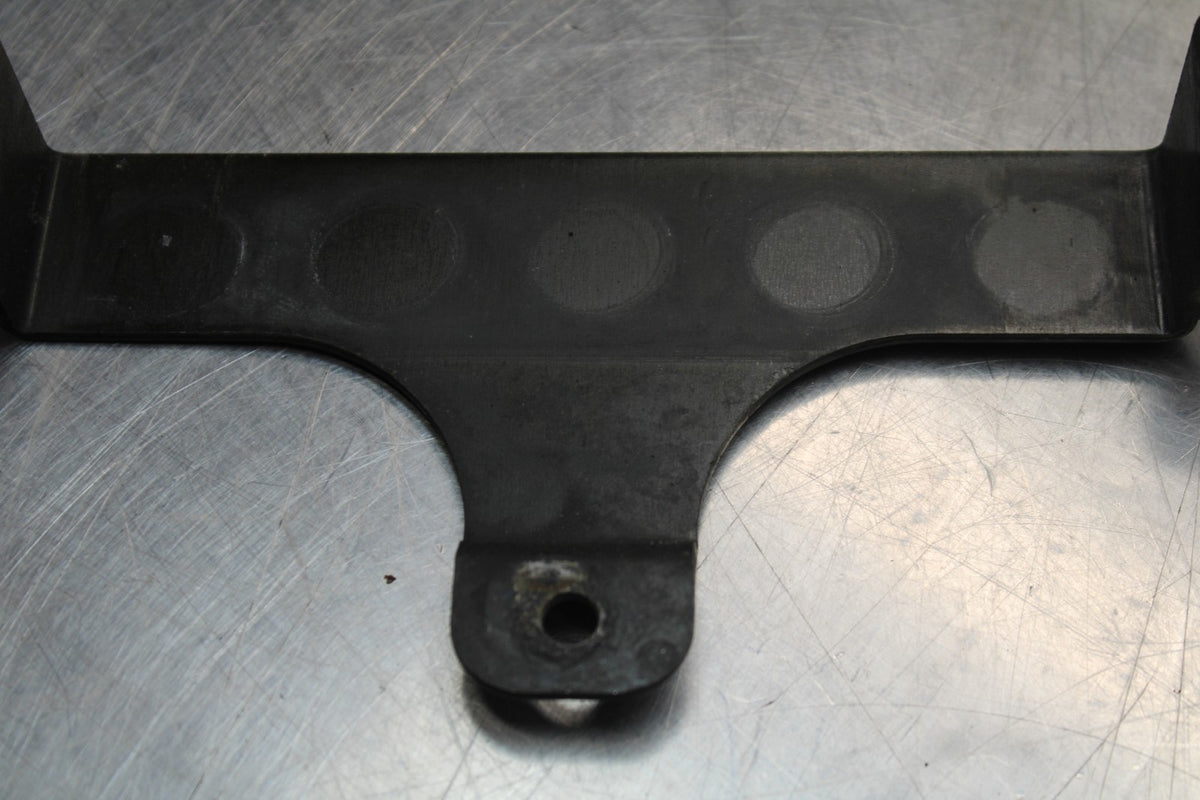 02 KAWASAKI VULCAN 800 VN800B CLASSIC BATTERY HOLD DOWN CLAMP STRAP BB862
