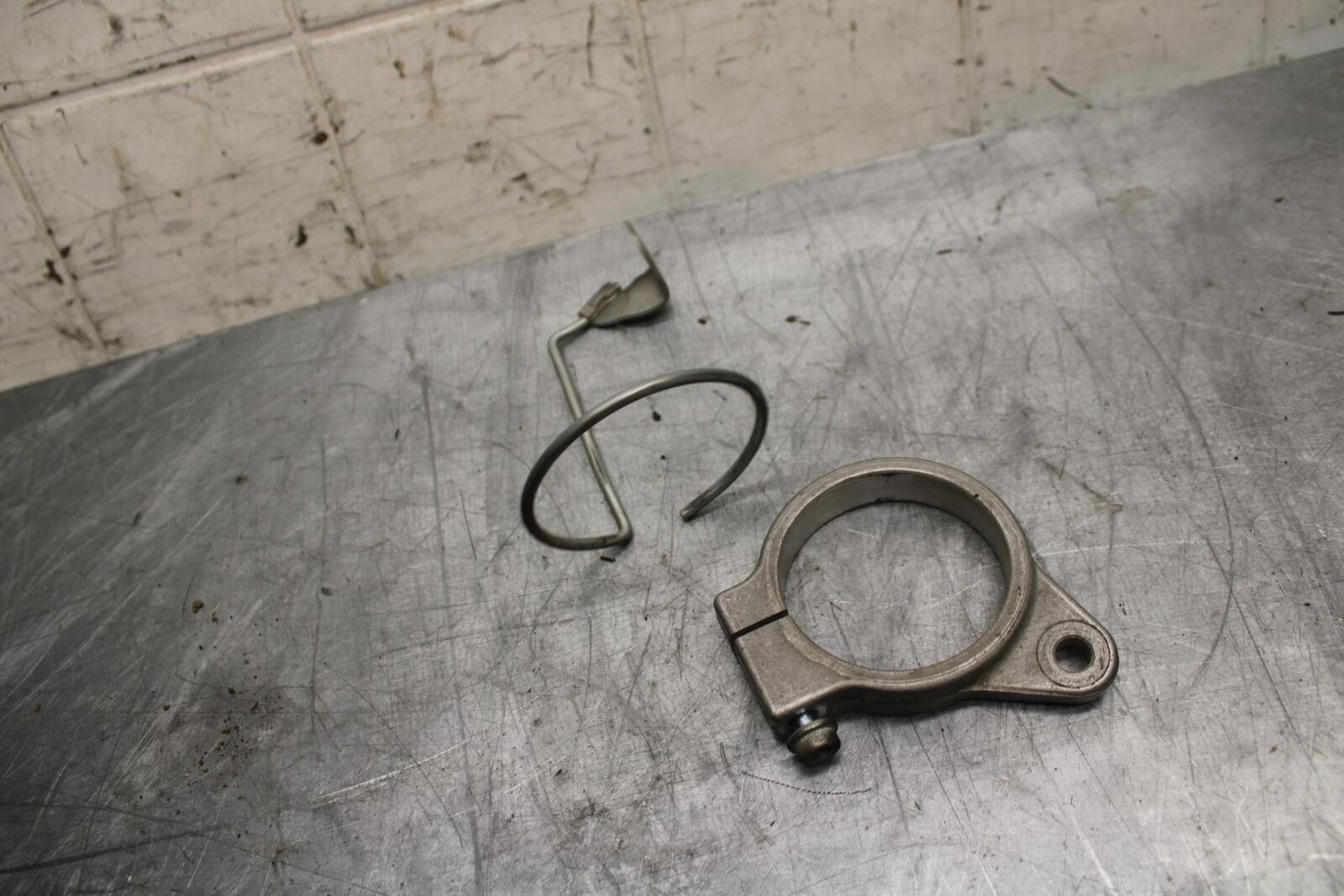 91-92 SUZUKI GSXR750 M  STEERING DAMPER STABILIZER BRACKET BB493