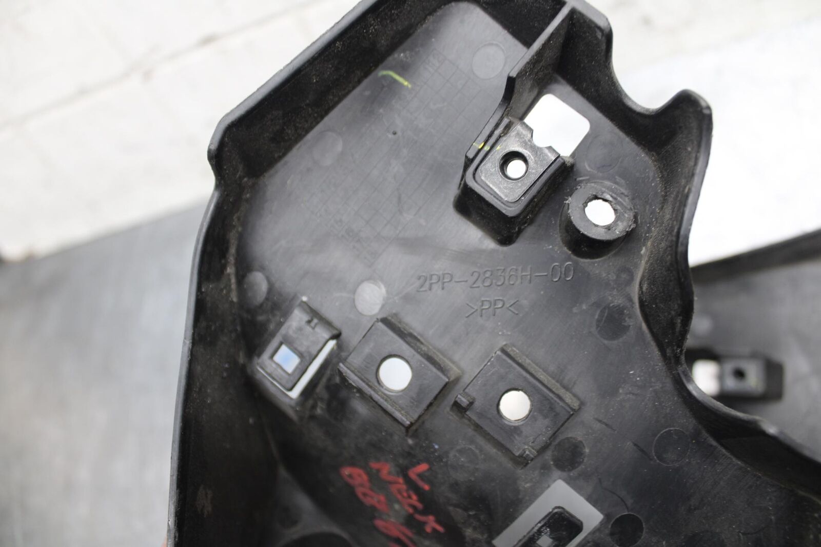 2015 Yamaha FJ09 RIGHT LEFT INNER FAIRINGS COWLS PANELS TRIMS BB41