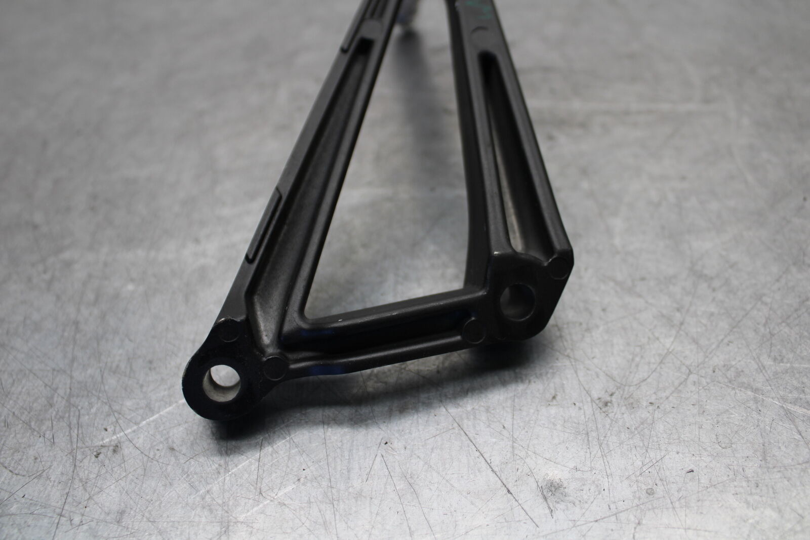 15-17 YAMAHA YZF R3 RIGHT REAR BACK PASSENGER PEG BB651