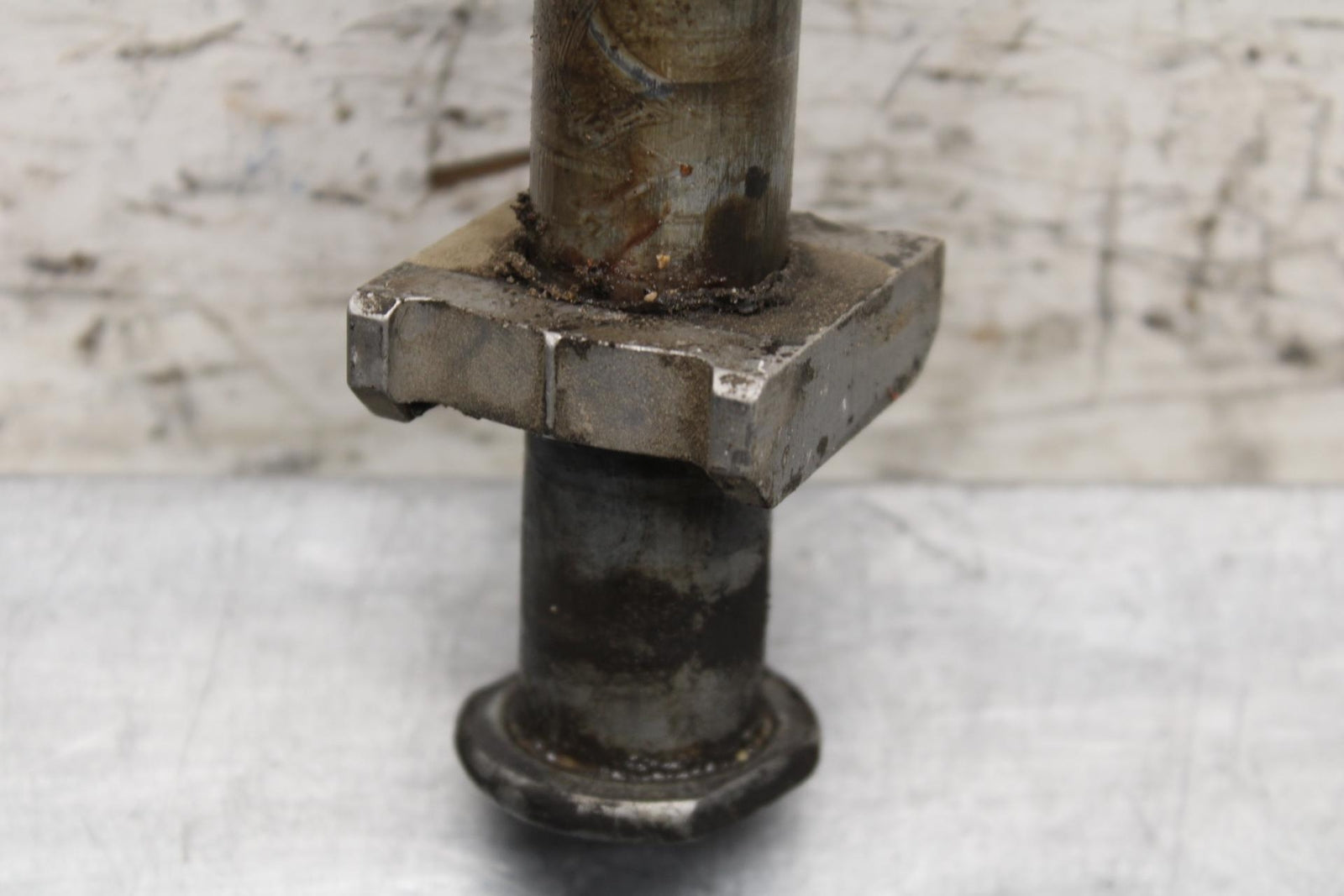 2005 Honda CBR600RR REAR AXLE BACK WHEEL RIM BOLT AXEL 42301-MEE-D00 BB564