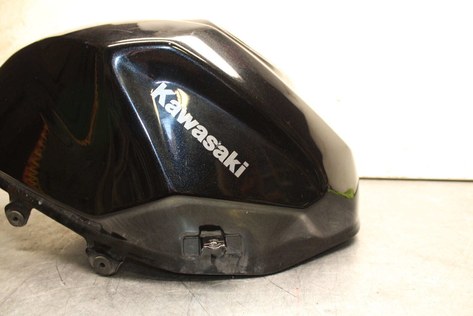 19-22 KAWASAKI Z400 GAS TANK FUEL CELL PETROL RESERVOIR BB708