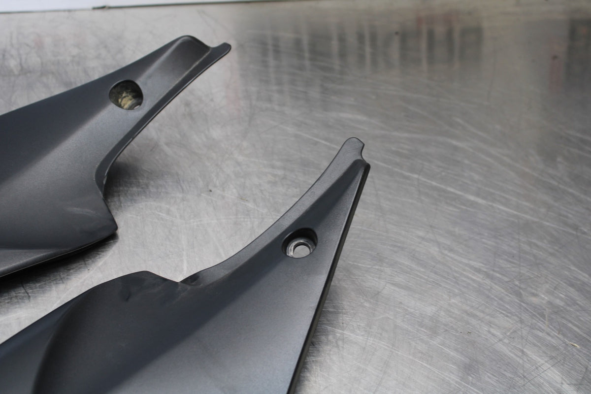06-07 SUZUKI GSXR 600 RIGHT LEFT FRONT SIDE SEAT PANELS TRIMS COWLS BB178