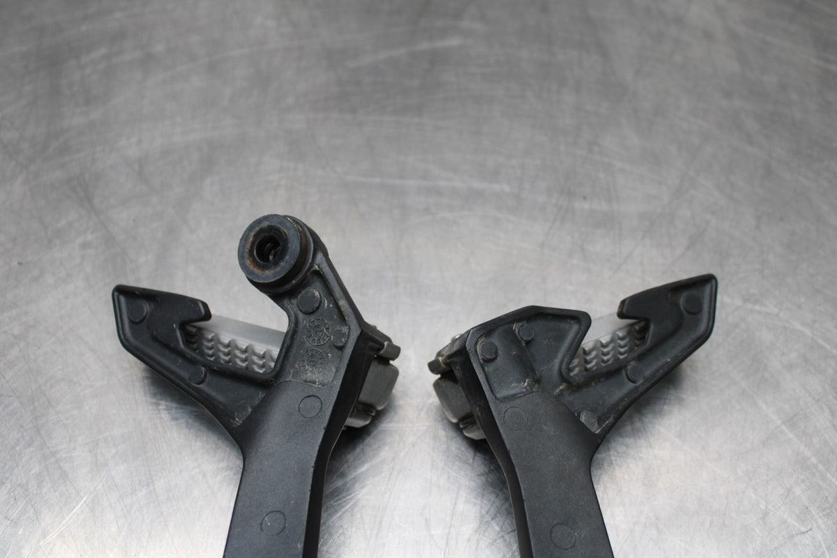 18-23 KAWASAKI NINJA 400 EX400 ABS REAR BACK PASSENGER PEG SET PAIR BB177