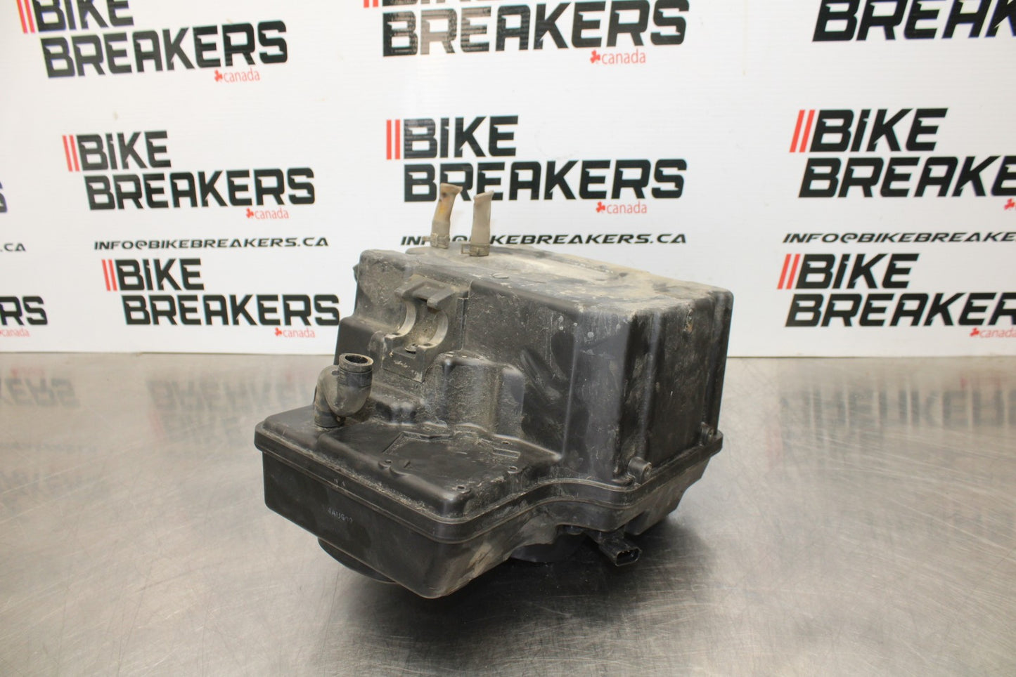 05 TRIUMPH ROCKET III AIRBOX AIR INTAKE FILTER BOX BB186