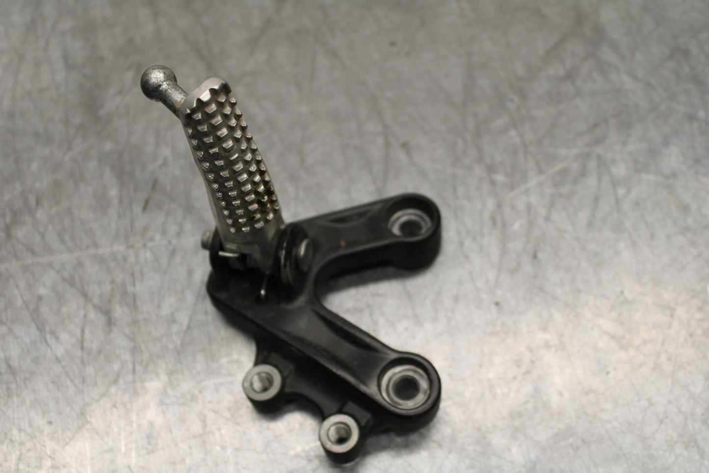22-24 YAMAHA XSR900 LEFT REARSET REAR SET DRIVER FOOT PEG REST STOP BB710