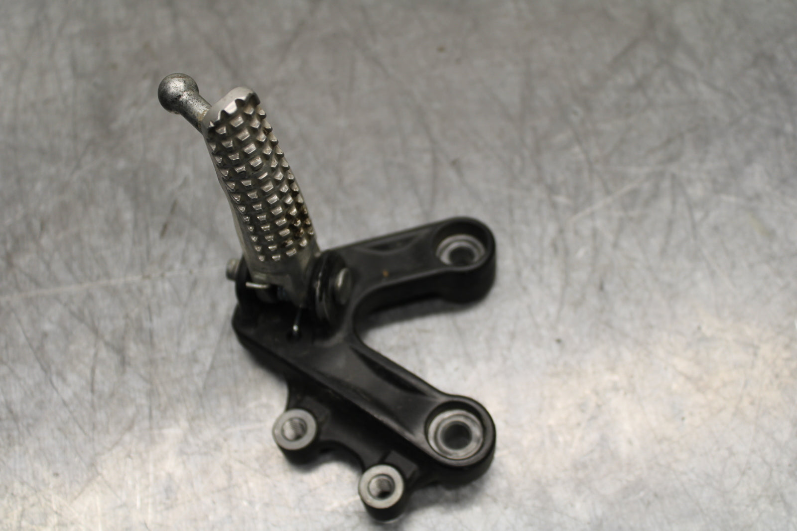 22-24 YAMAHA XSR900 LEFT REARSET REAR SET DRIVER FOOT PEG REST STOP BB710