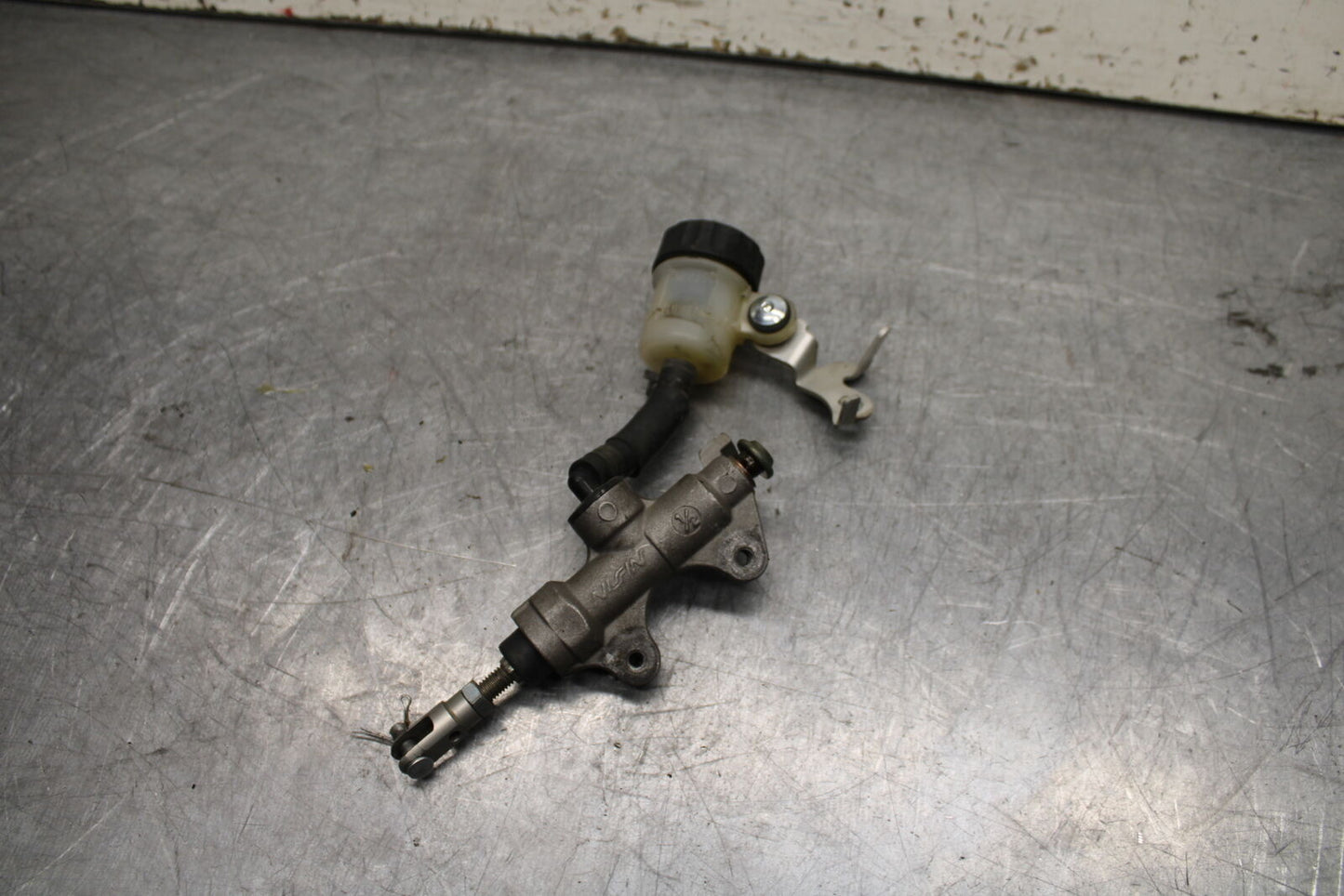 06 YAMAHA YZF R6 REAR BACK BRAKE MASTER CYLINDER W RESERVOIR BB716