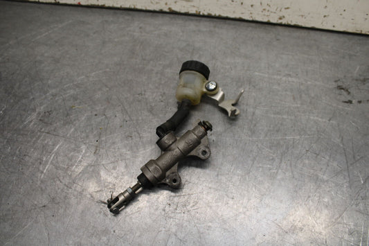 06 YAMAHA YZF R6 REAR BACK BRAKE MASTER CYLINDER W RESERVOIR BB716