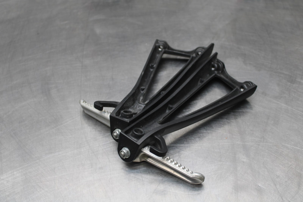 08-16 YAMAHA YZF R6 REAR BACK PASSENGER PEG SET PAIR BB856