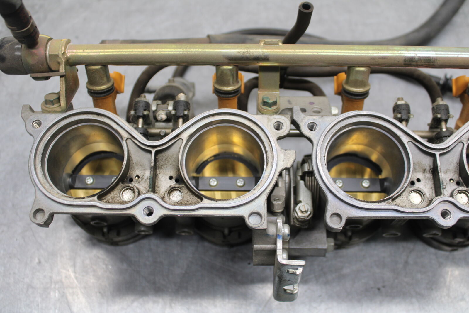 05-06 HONDA CBR600RR MAIN FUEL INJECTORS / THROTTLE BODIES BB727