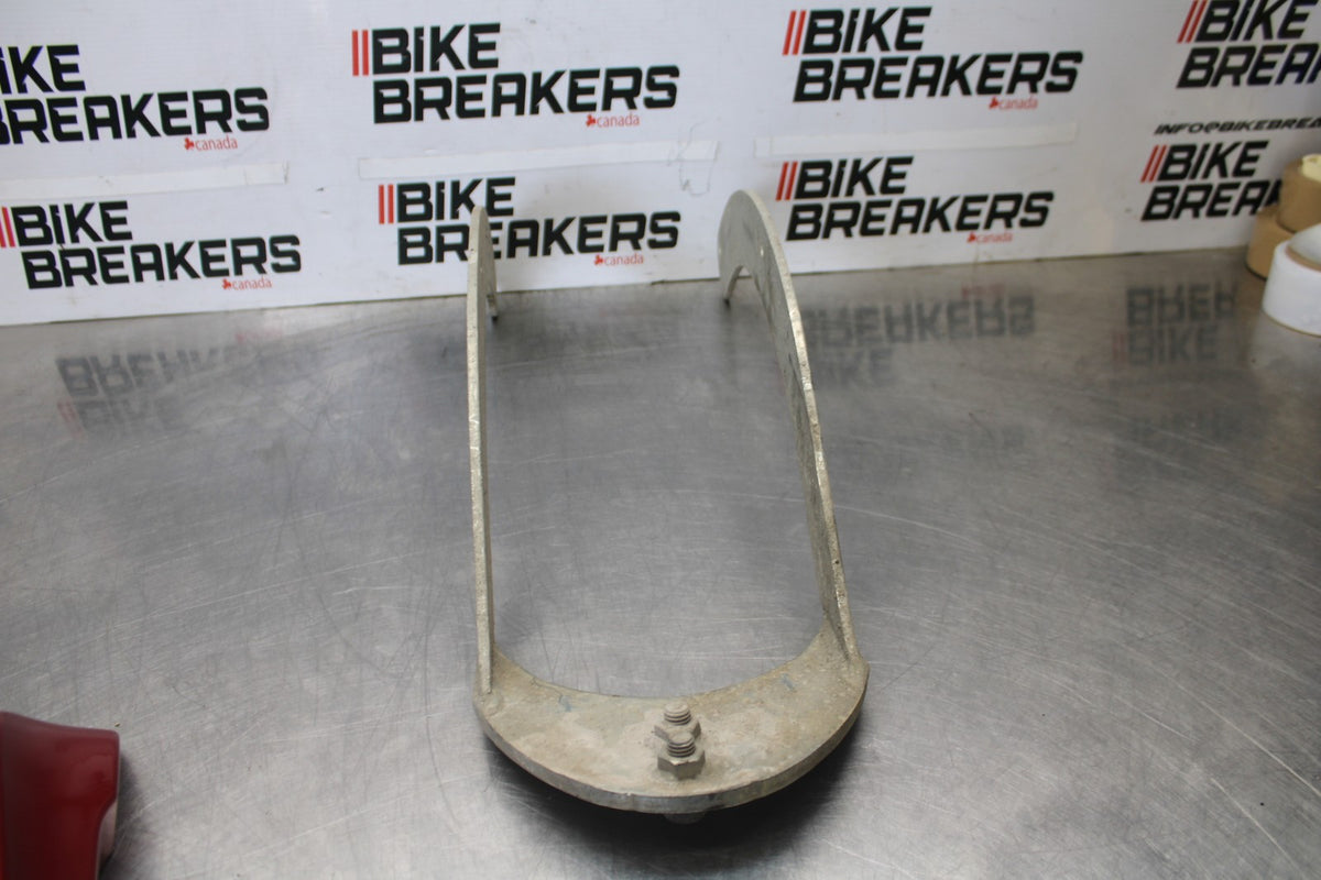 08 KAWASAKI VULCAN 1600 VN1600D NOMAD REAR BACK HITCH MOUNT BRACKET BB904