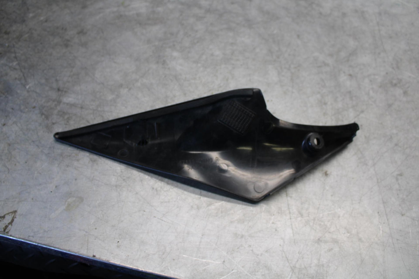 06-07 SUZUKI GSXR600 RIGHT GAS TANK FUEL CELL PANEL COVER TRIM COWL  BB543