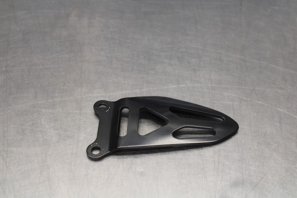 11-26 SUZUKI GSXR750 RIGHT REARSET REAR SET HEEL GUARD COVER  BB882