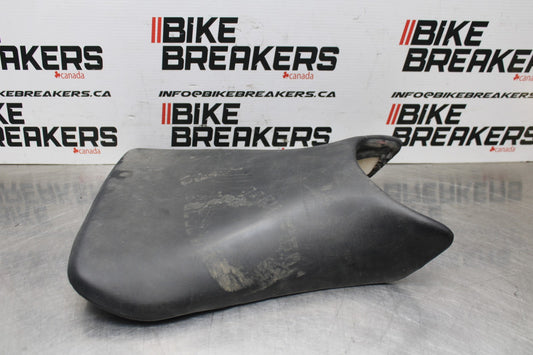 05 YAMAHA YZF R6 FRONT DRIVERS SEAT PAD SADDLE PILLION BB814