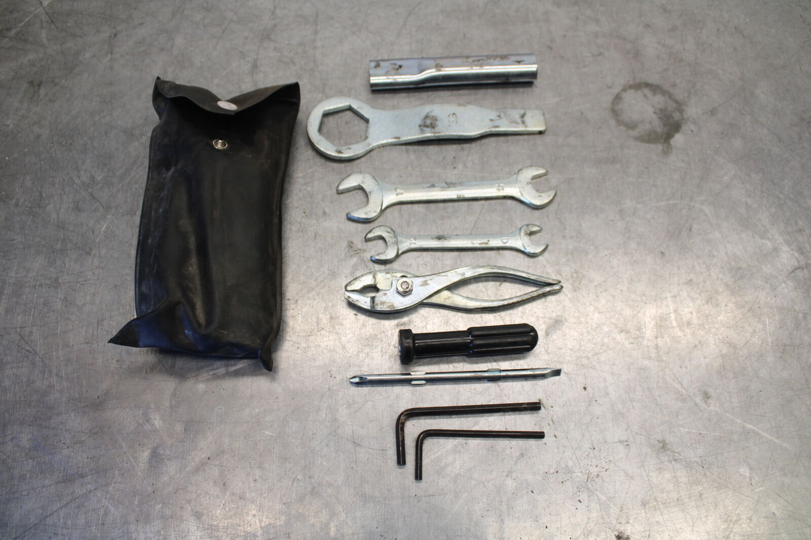 07-09 YAMAHA FZ6 STOCK TOOLS OEM TOOL BAG KIT SET BB713