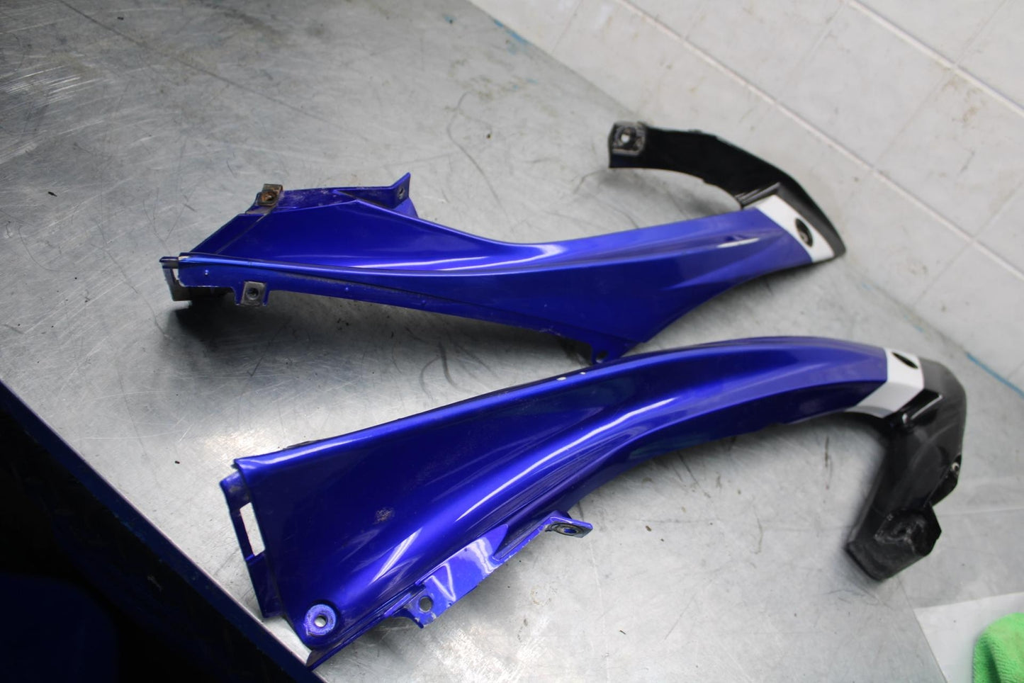 07 YAMAHA YZF R6 2c0 RIGHT LEFT FRONT DUCT COVERS PANELS COWLS FAIRINGS BB423