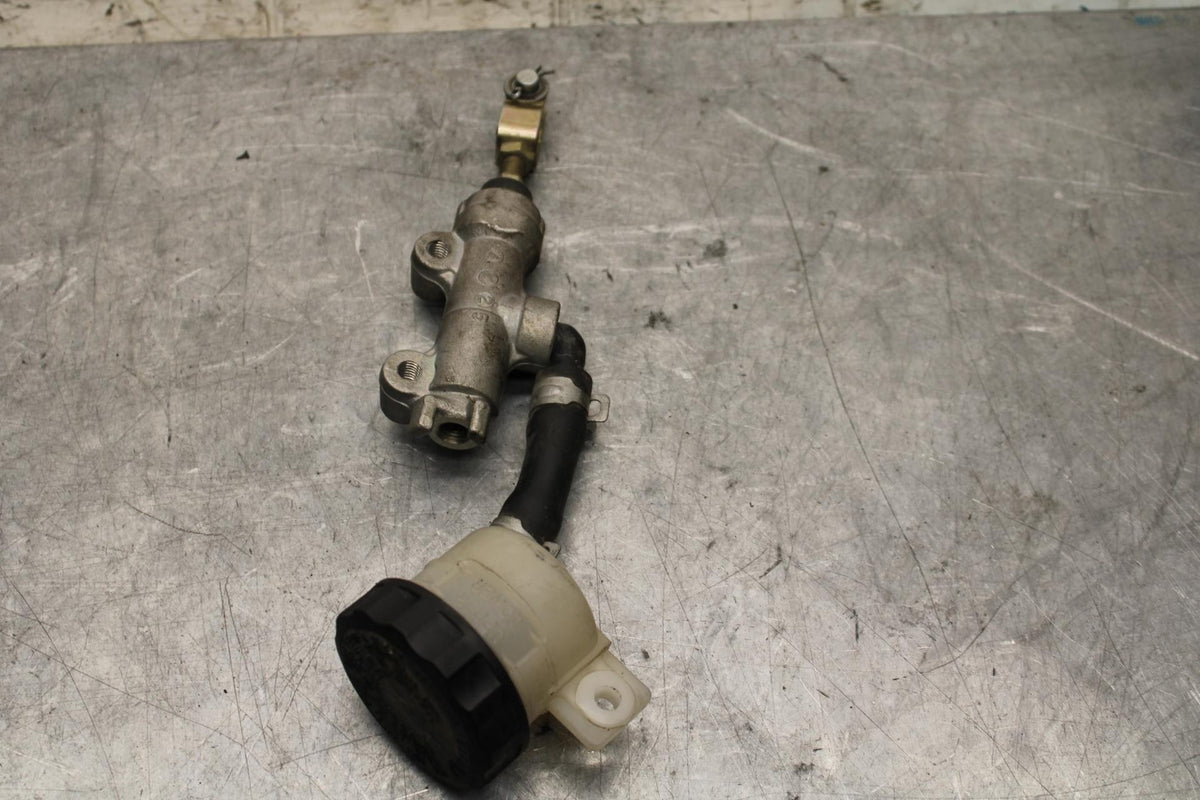 2005 Kawasaki Vulcan 1600 VN1600D Nomad REAR BACK BRAKE MASTER CYLINDER W BB556