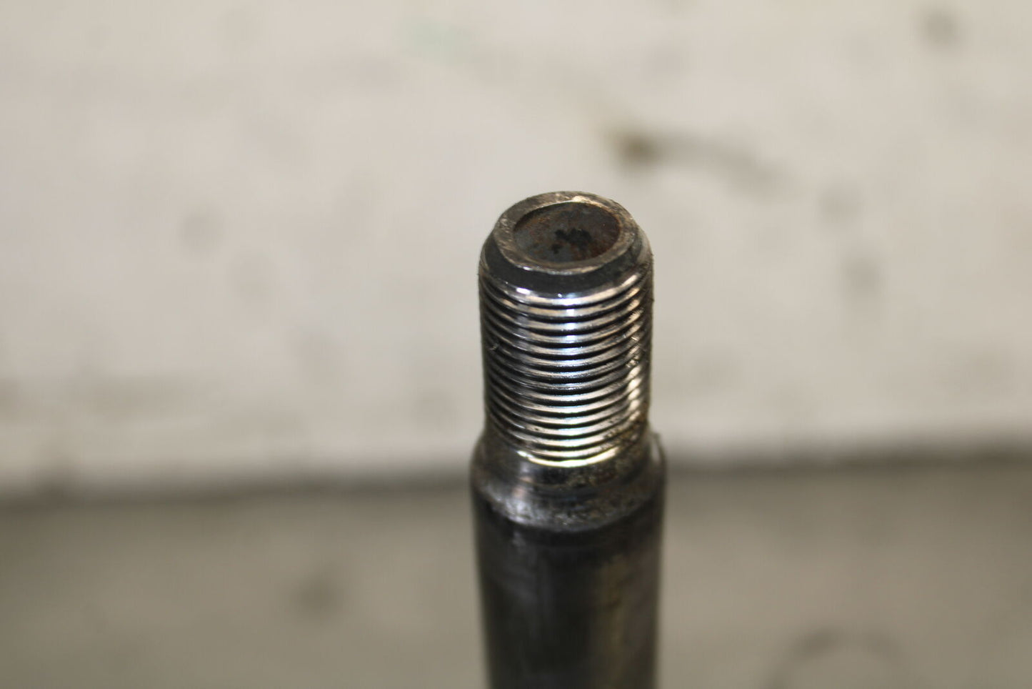 05-06 YAMAHA ROAD STAR XV1700A FRONT WHEEL RIM AXLE PIVOT BOLT BB703