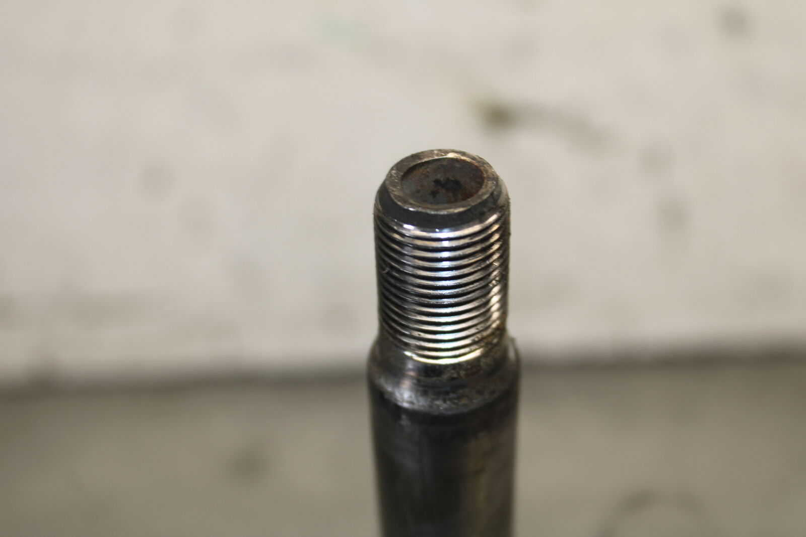 05-06 YAMAHA ROAD STAR XV1700A FRONT WHEEL RIM AXLE PIVOT BOLT BB703