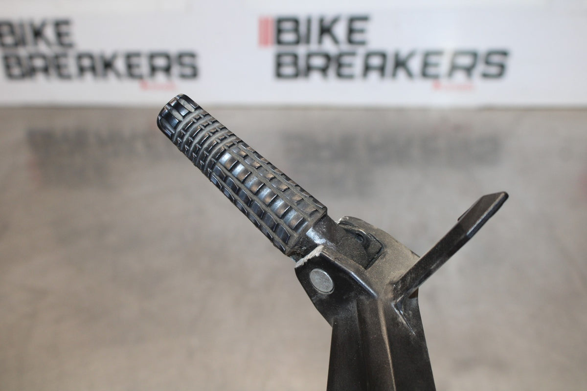 18 SUZUKI GSXR750 RIGHT REAR BACK PASSENGER PEG BB891