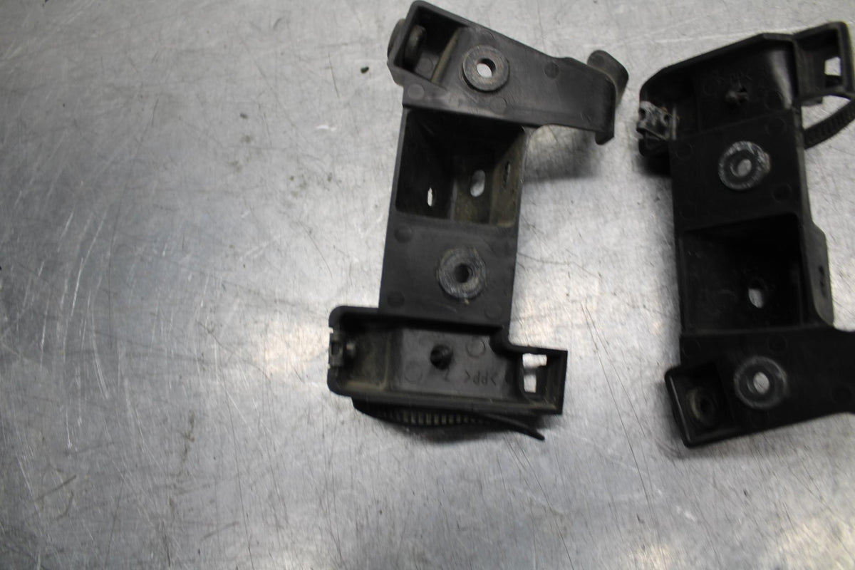 07 YAMAHA YZF R6 2c0  SIDE FAIRING BRACKET BB75