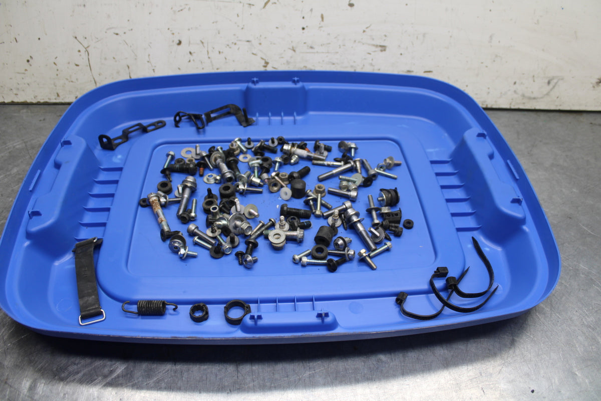 14-17 YAMAHA FZ09 MOUNTING BOLTS HARDWARE MOTOR SCREWS BB111