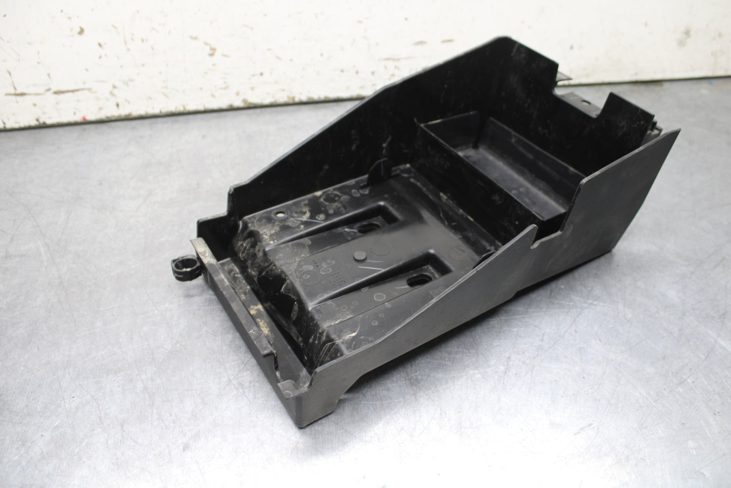 24 KAWASAKI NINJA 500 ABS REAR BACK TAIL UNDERTAIL BATTERY TRAY PLASTIC BB730