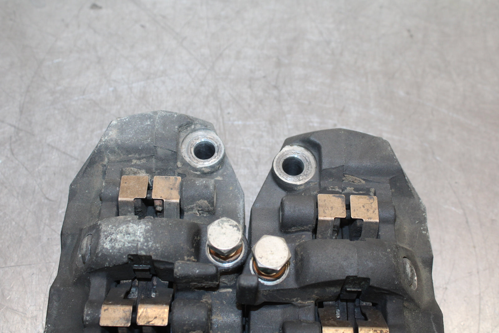 06-07 SUZUKI GSXR 600 RIGHT LEFT FRONT BRAKE CALIPER SET PAIR CALIPERS BB737