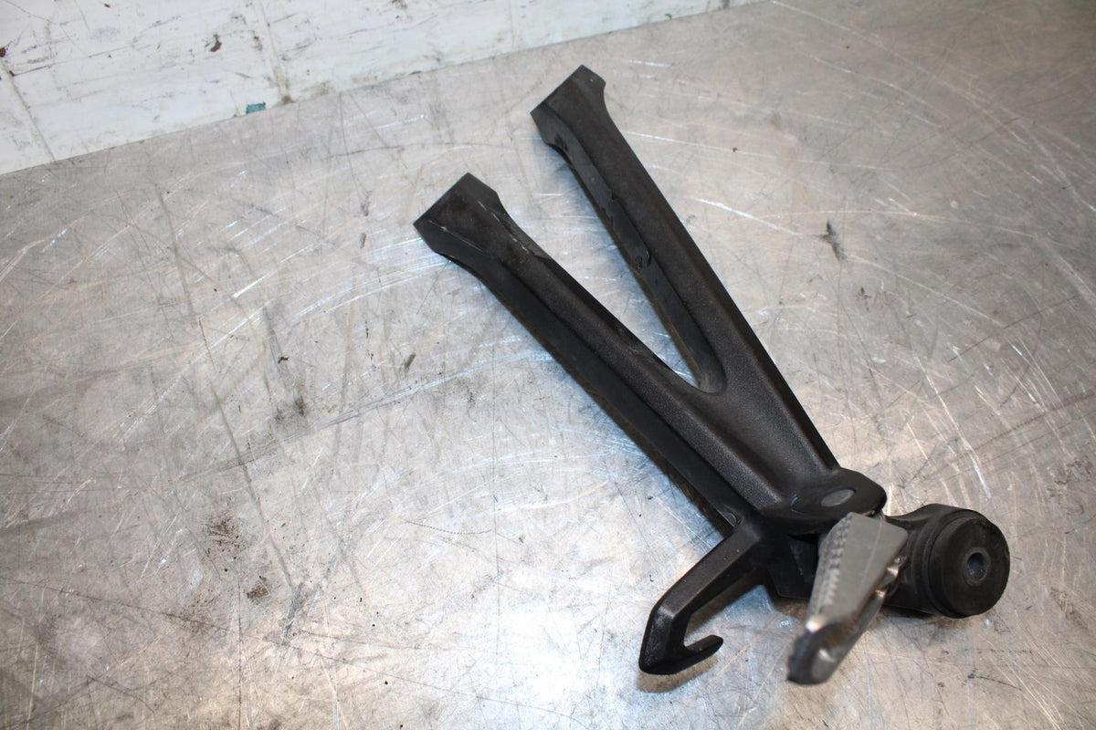 13 SUZUKI GSXR750 RIGHT REAR BACK PASSENGER PEG BB474